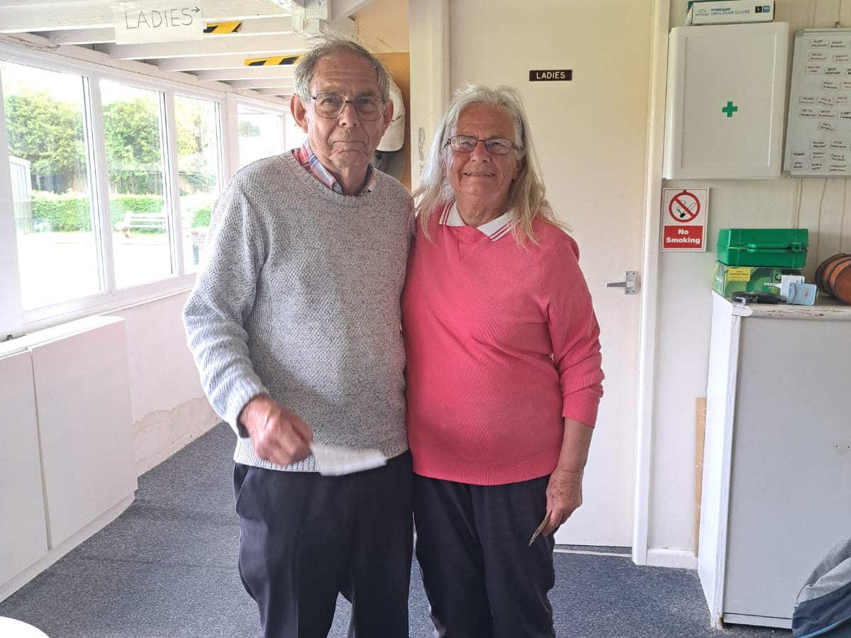 Anne Brogden, winner of Consolation round, with Peter Carr