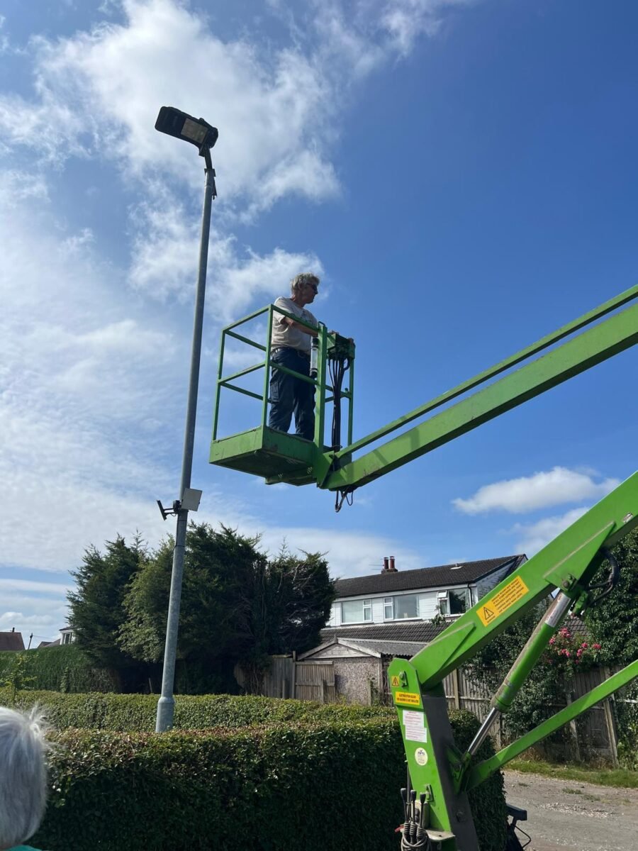Replacing the faulty floodlight