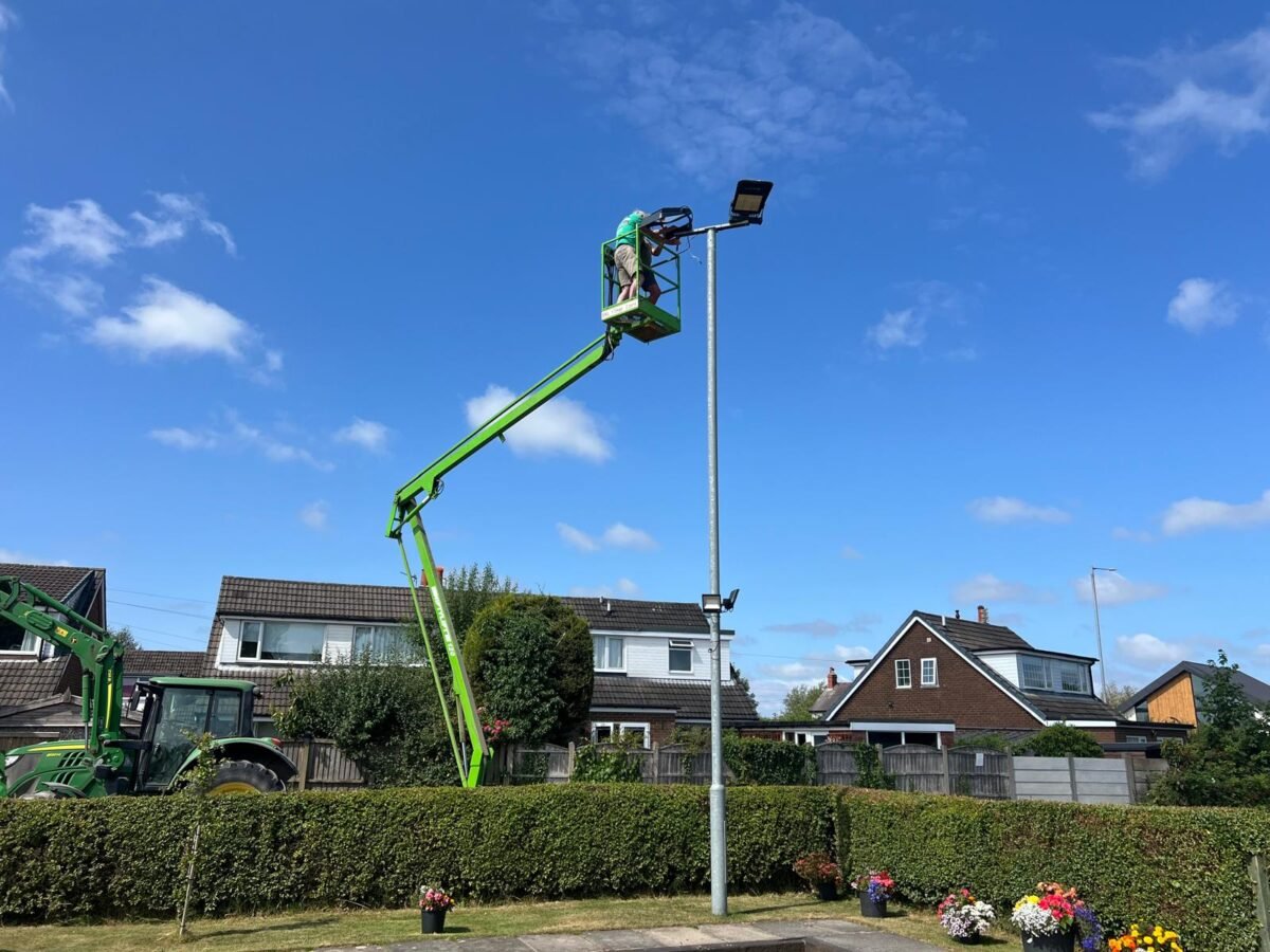 Replacing the faulty floodlight